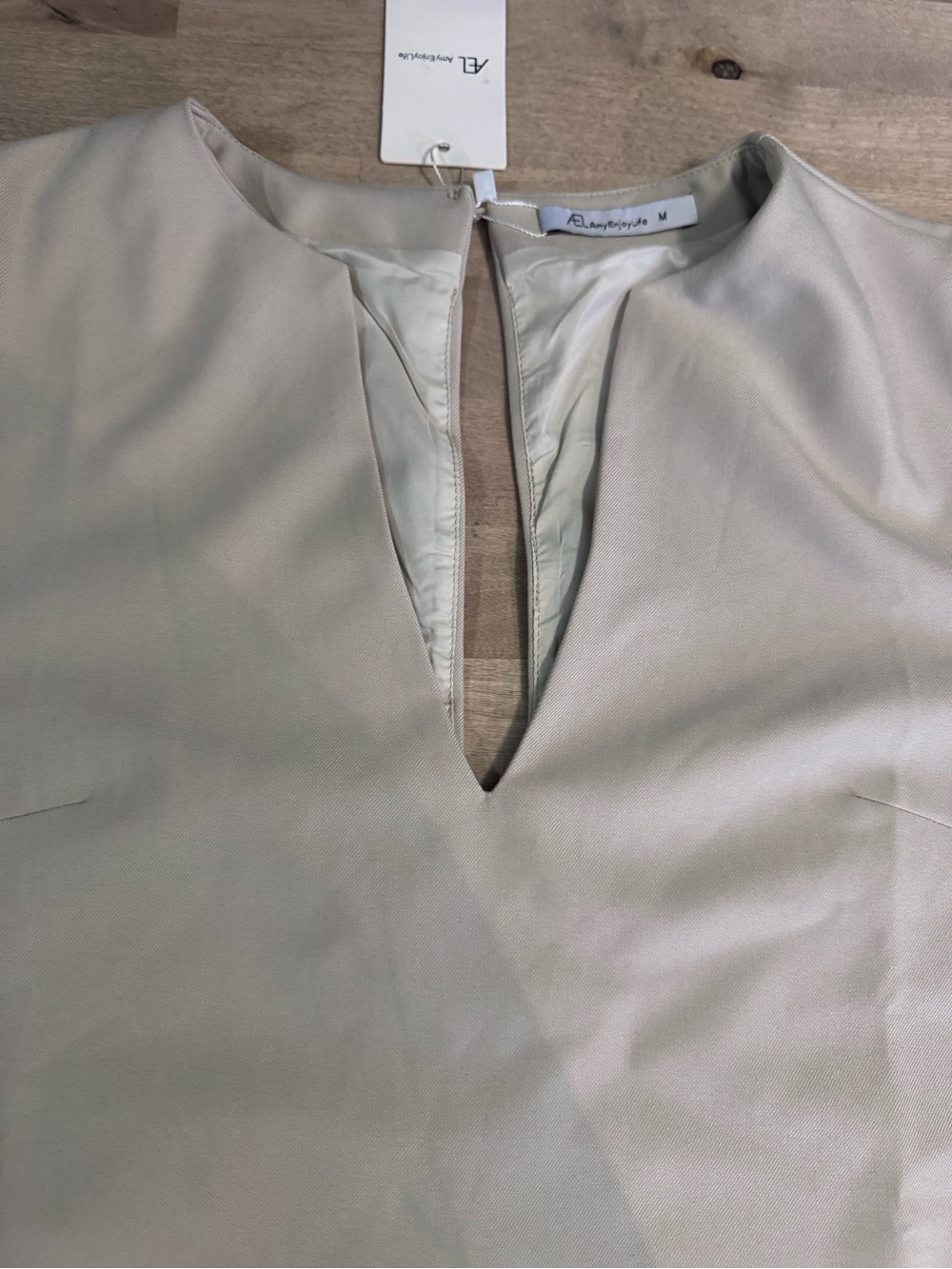 NWT AEL Amy Enjoy Life Minimalist V-Neck Shift Dress in Cream - Picture 5 of 10